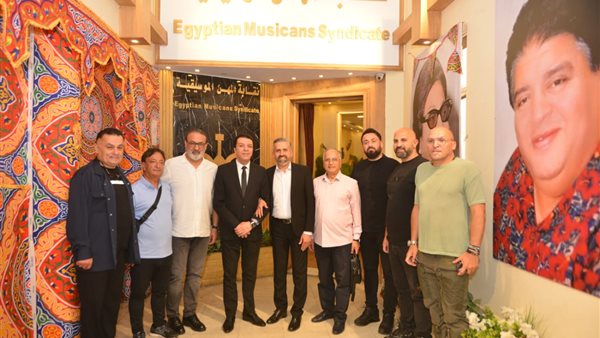 مصطفى كامل يكرم نقيب