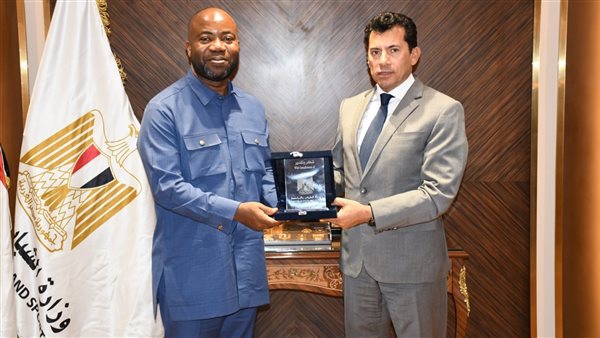 أشرف صبحي ورئيس الاتحاد