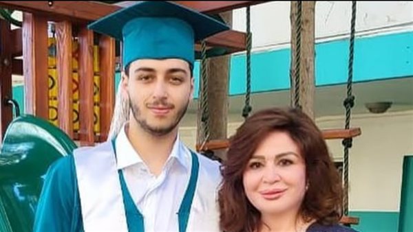 إلهام شاهين ونجل