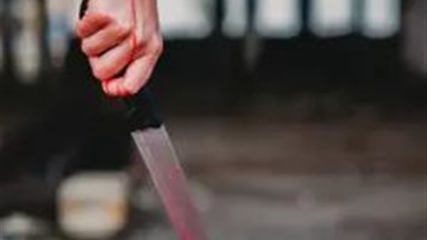 زوج يطعن زوجته