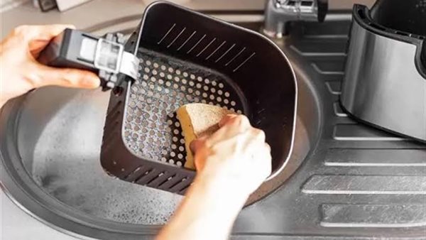 تنظيف المقلاة الهوائية