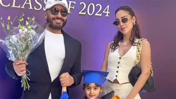 تامر حسني وابنه وبسمة