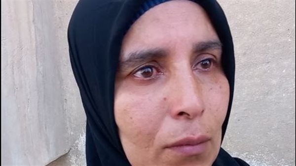 والدة ضحية والدها