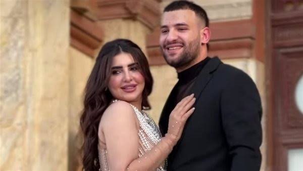 مسلم وخطيبته