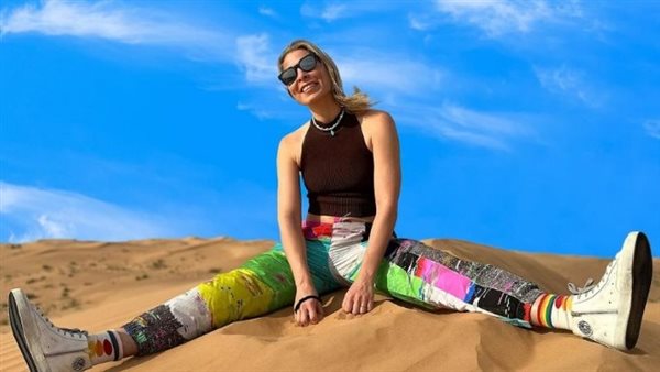 المغنية الكندية blondish