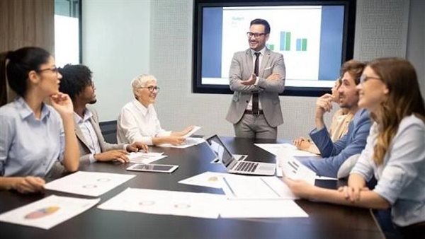 الشباب في سن العشرينات