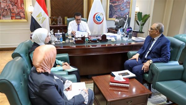 وزير الصحة الدكتور