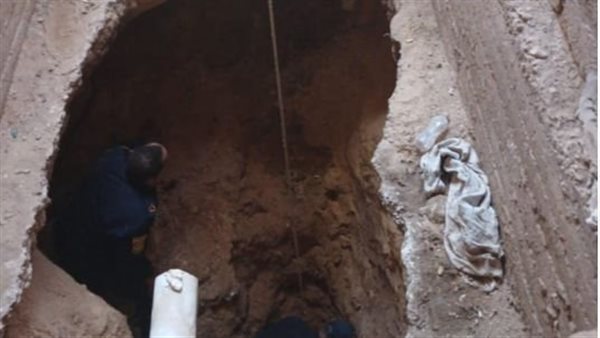 انقذ شاب سقط في بئر