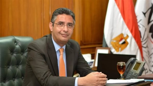 الدكتور شريف فاروق