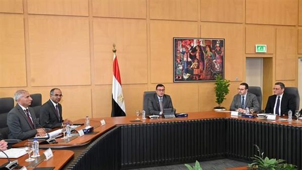 وزير الإسكان 