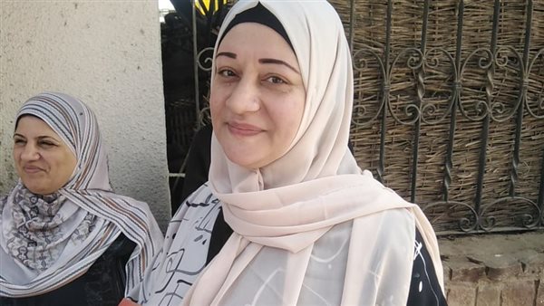 والدة طالبة ثانوية