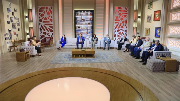 صالون في المساء مع