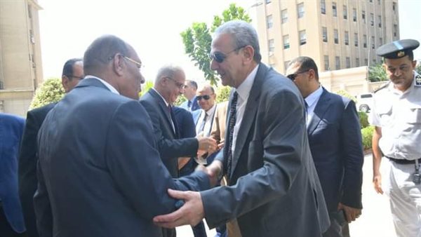 محافظ الغربية يستقبل