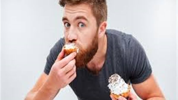 تناول الحلويات 