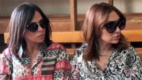 نبيلة عوض وشقيقتها