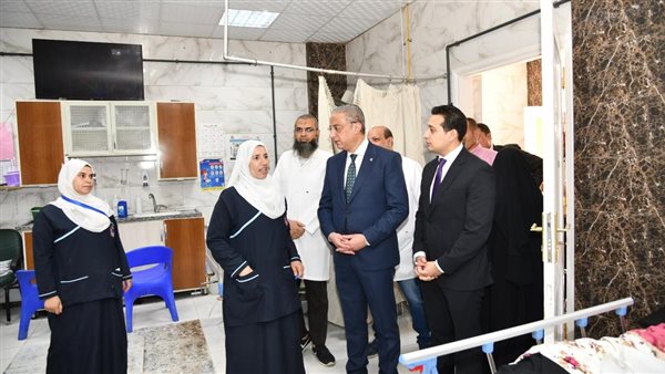 محافظ الفيوم بمستشفى