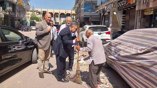 عم سعيد مع محافظ