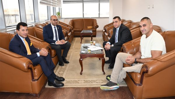 وزير الشباب والرياضة