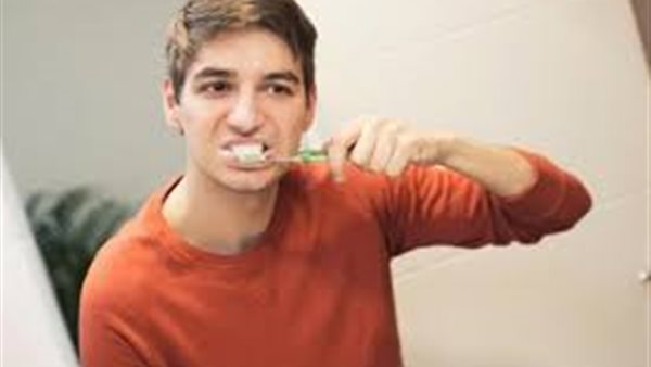 تنظيف الأسنان 