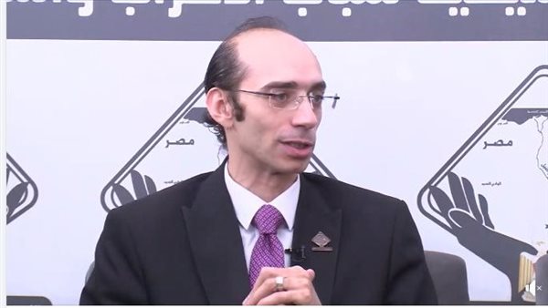 النائب محمد عبد العزيز