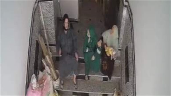 زوجة تضرب حماتها