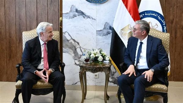 جانب من لقاء وزير