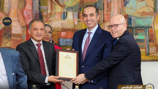 الوزير محمود فوزي