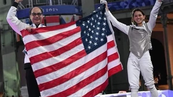 أمجد عبد الحليم واللاعبة