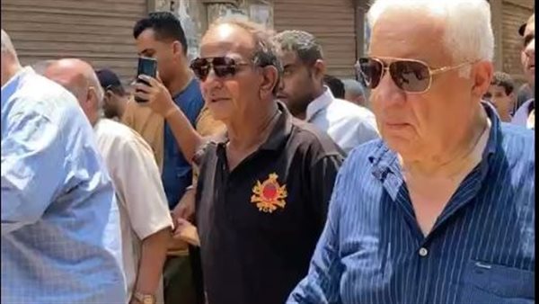 مرتضى منصور في جنازة