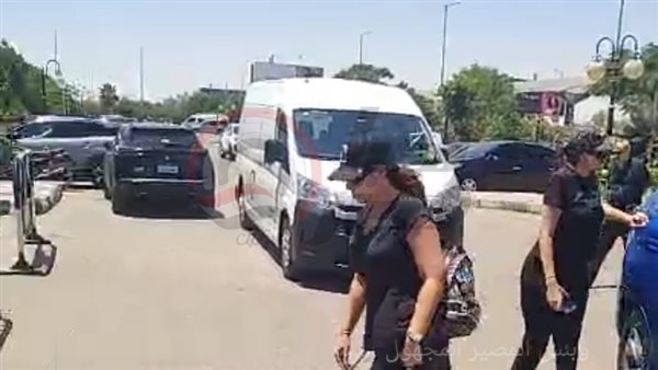 ايتن عامر في جنازة