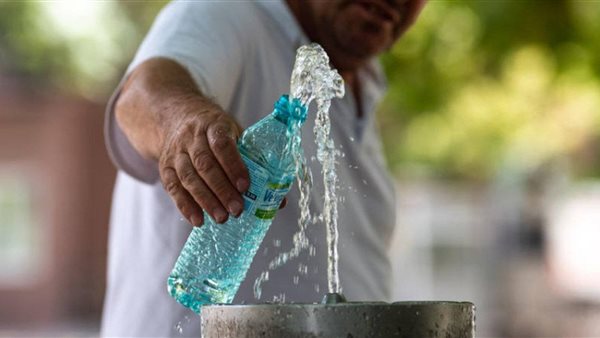 غسل زجاجة الماء