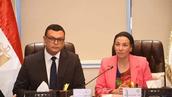 وزير الإسكان والبيئة