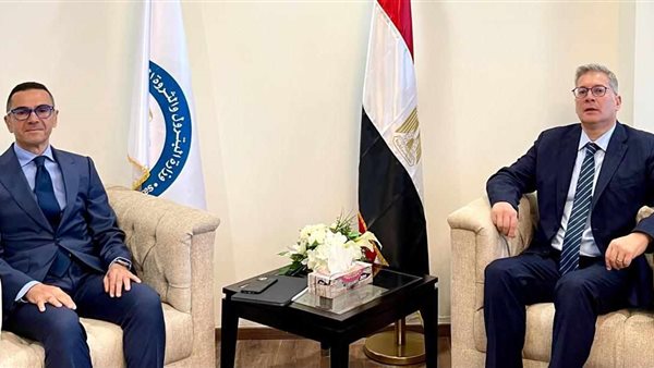 وزير التبرول خلال