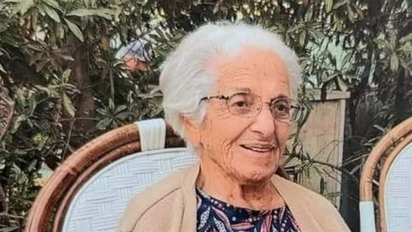 الفنانة التشكيلية