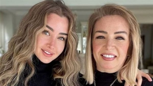 هنا الزاهد ووالدتها