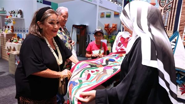 السفير منى عمر عضوة