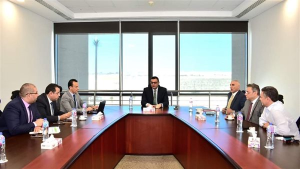 وزير الإسكان والمرافق