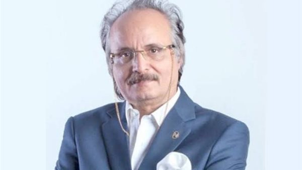 الدكتور نبيل عبد