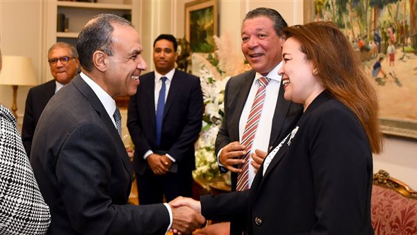 وزير الخارجية يستقبل