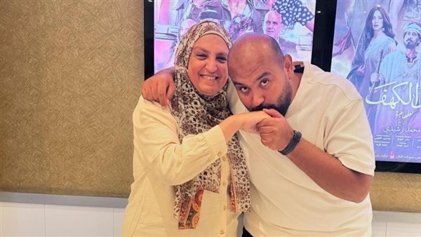 مصطفى بسيط ووالدته