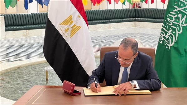 بدر عبد العاطي 