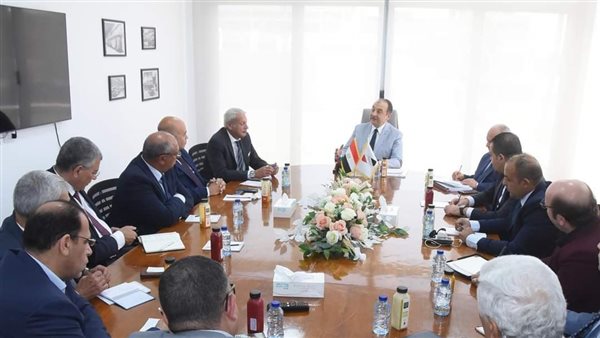 اجتماع وزير قطاع