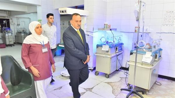 محافظ أسيوط في المجمع