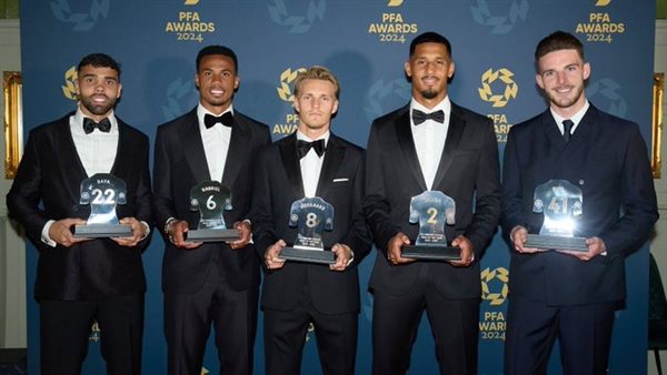 لاعبو أرسنال في التشكيل