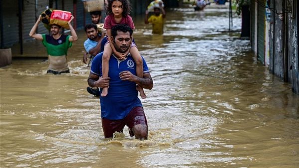 فيضانات مدمرة تجتاح