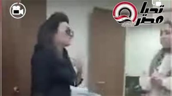 سيدة تدعي صلة قرابة