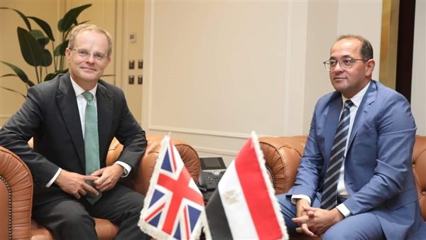 وزير المالية وسفير