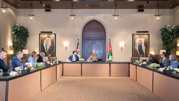 ملك الأردن خلال اجتماع