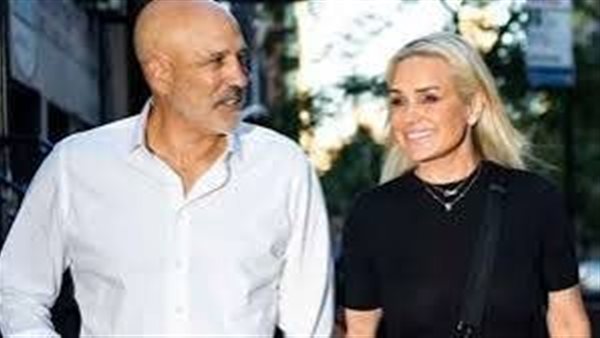 والدة بيلا حديد 