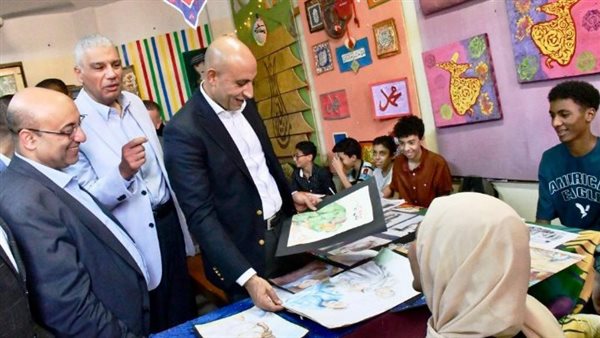 وزير التعليم يصل